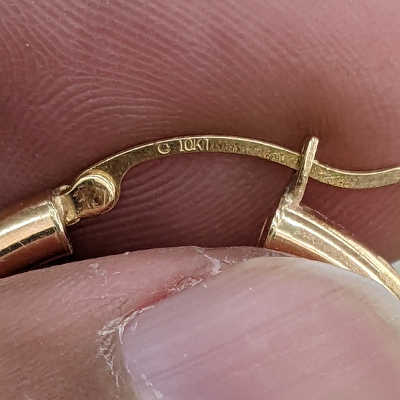 10kt Real Gold Hoop Earring - Picture 10 of 10